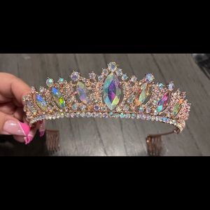Gold crown only used it for 4 hours it’s new